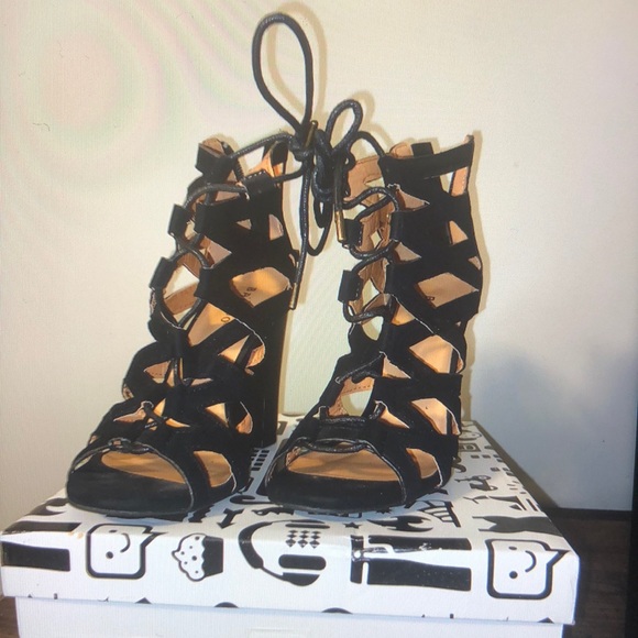 Open Booties - Picture 1 of 5